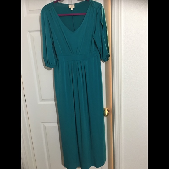 Dress splits in sleeve - Picture 1 of 2
